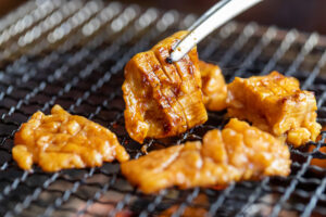 焼肉の「ミノ」はどこの部位？上ミノ・強ミノの違いと専門店が教える美味しい焼き加減